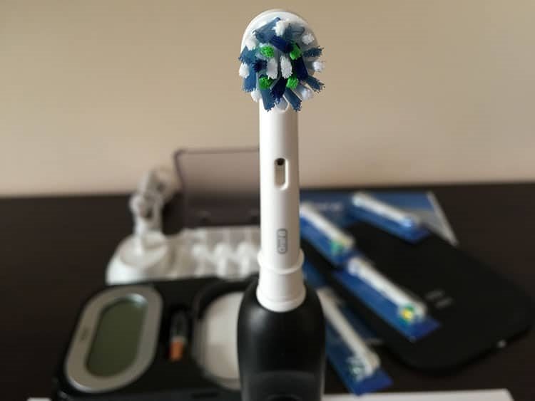 зубные щетки Oral-B Pro