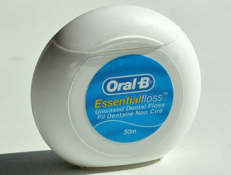 Oral-B Essential floss